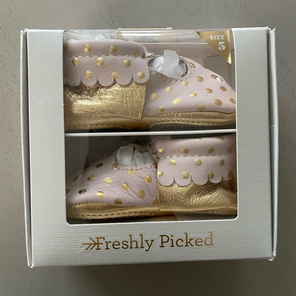 NEW Freshly Picked Mary Jane Mini Sole Blush pink Moccasin Polka Dots Gold Sz 5